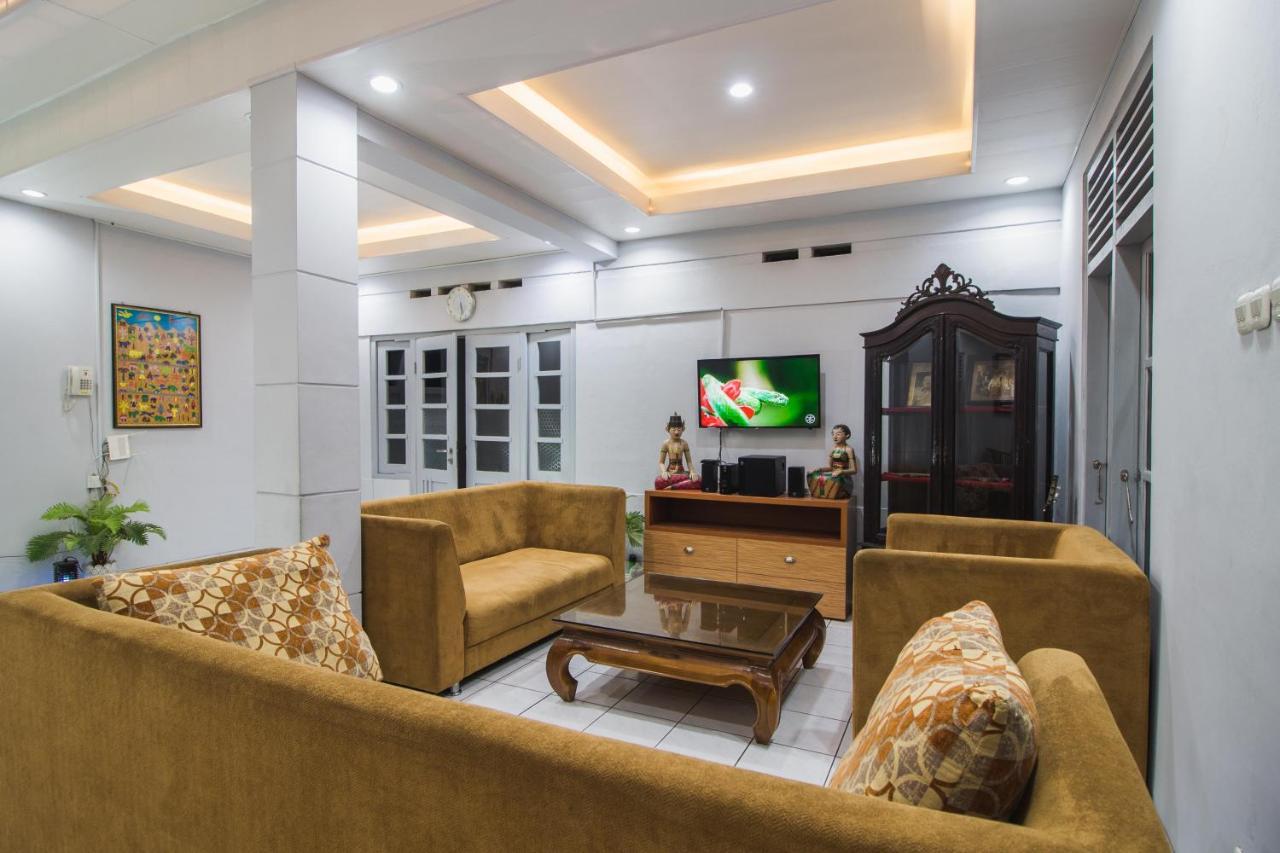 Ndalem Sarengat Apartment Yogyakarta Exterior photo