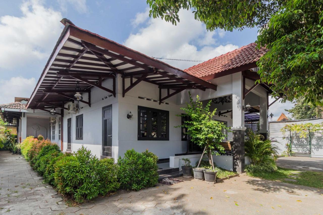 Ndalem Sarengat Apartment Yogyakarta Exterior photo