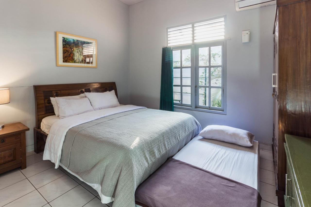 Ndalem Sarengat Apartment Yogyakarta Exterior photo