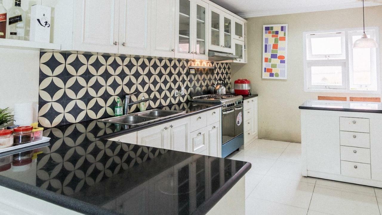 Ndalem Sarengat Apartment Yogyakarta Exterior photo