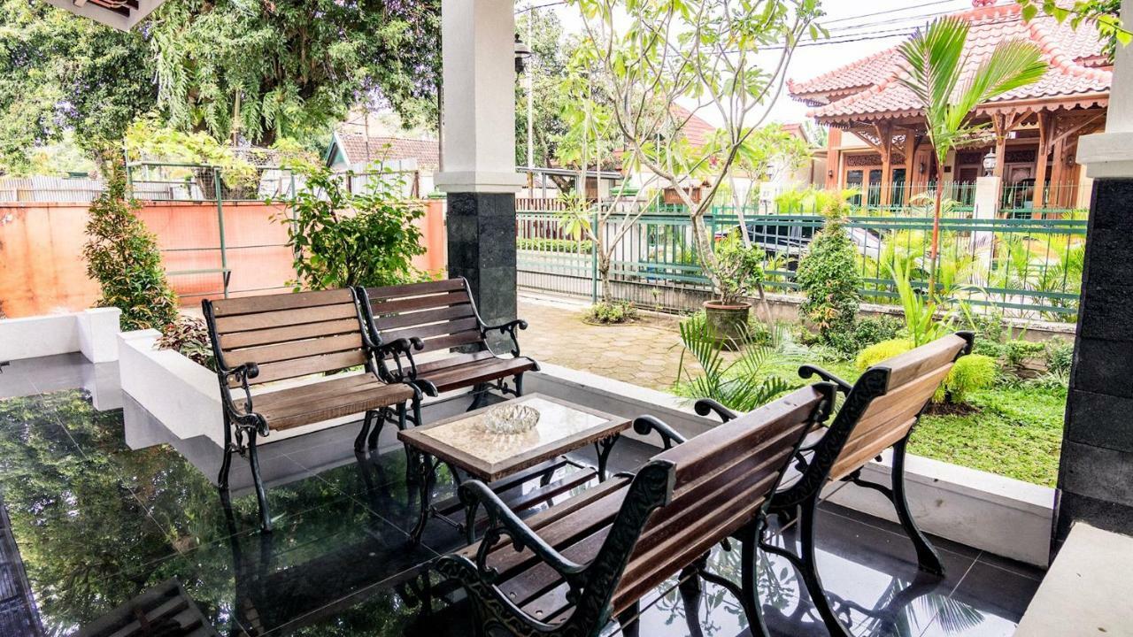 Ndalem Sarengat Apartment Yogyakarta Exterior photo