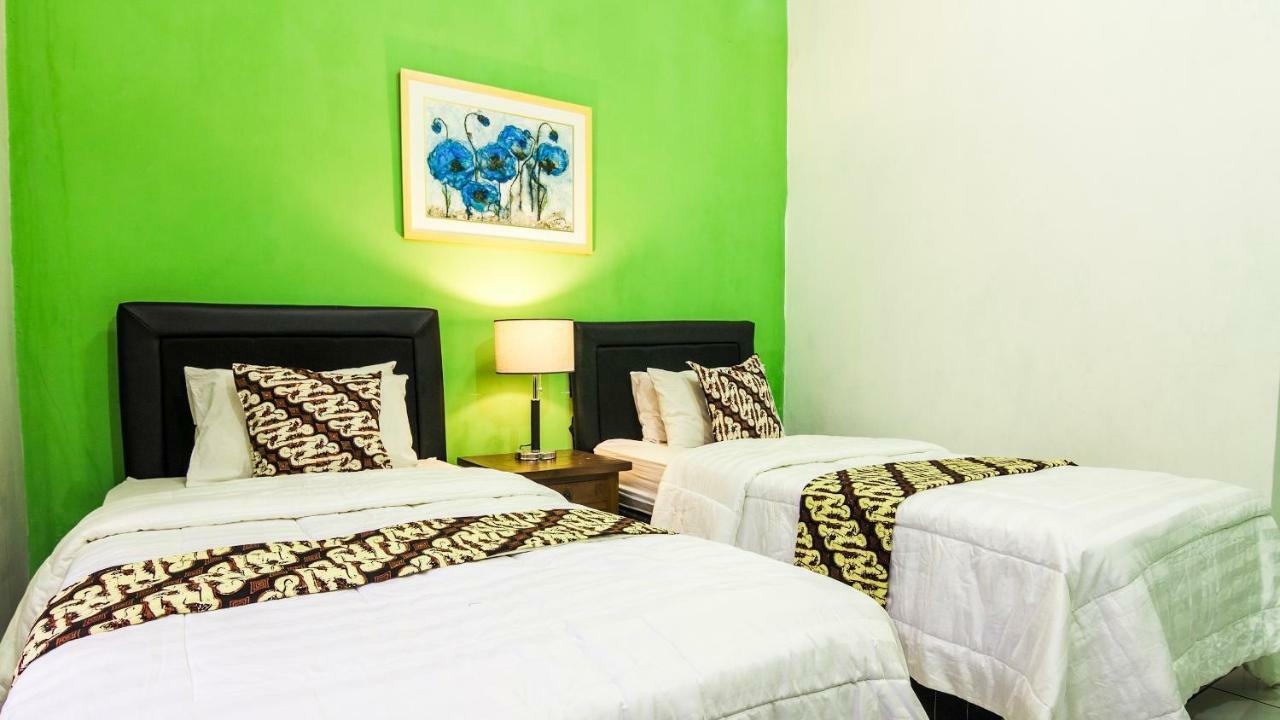Ndalem Sarengat Apartment Yogyakarta Exterior photo